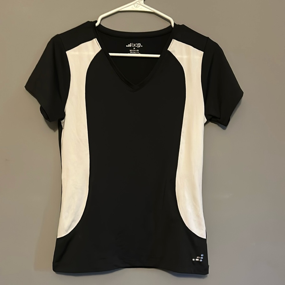BCG Black and White v-neck shirt - M